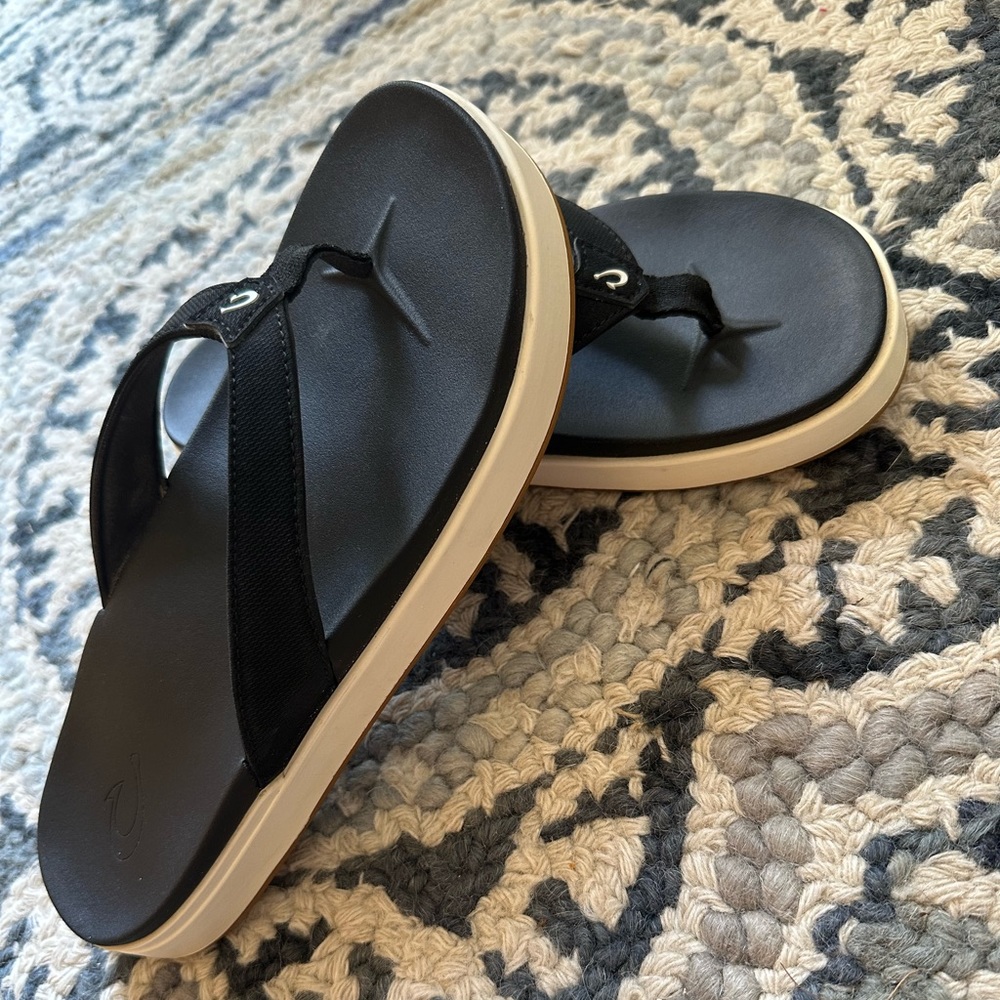 Olukai women’s flip flops